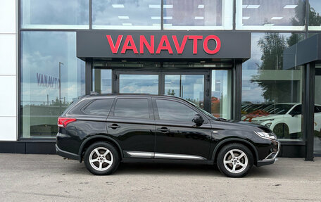 Mitsubishi Outlander III рестайлинг 3, 2017 год, 1 865 000 рублей, 6 фотография