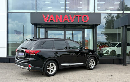 Mitsubishi Outlander III рестайлинг 3, 2017 год, 1 865 000 рублей, 5 фотография