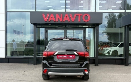 Mitsubishi Outlander III рестайлинг 3, 2017 год, 1 865 000 рублей, 4 фотография