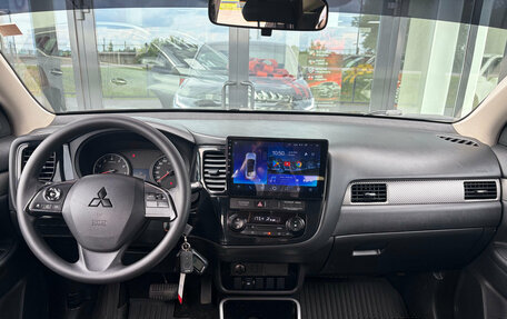 Mitsubishi Outlander III рестайлинг 3, 2017 год, 1 865 000 рублей, 10 фотография