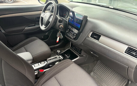 Mitsubishi Outlander III рестайлинг 3, 2017 год, 1 865 000 рублей, 17 фотография