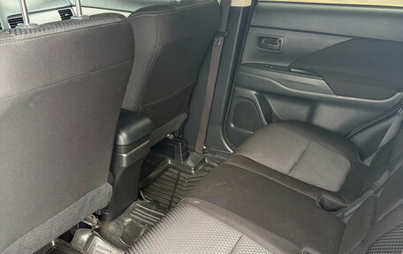 Mitsubishi Outlander III рестайлинг 3, 2017 год, 1 865 000 рублей, 19 фотография