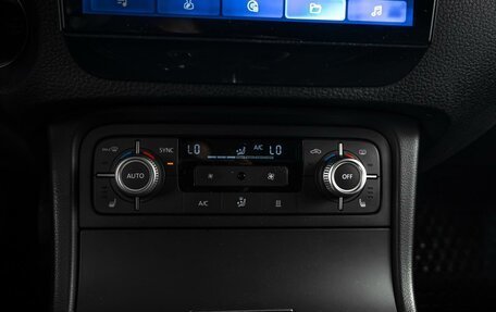 Volkswagen Touareg III, 2016 год, 2 349 000 рублей, 16 фотография