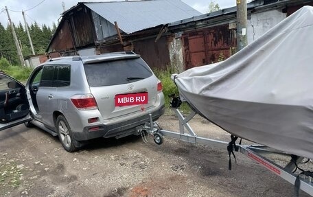 Toyota Highlander III, 2012 год, 1 990 000 рублей, 2 фотография