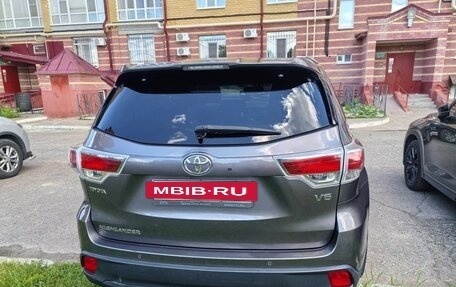 Toyota Highlander III, 2014 год, 2 300 000 рублей, 10 фотография