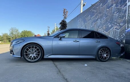 Toyota Crown, 2018 год, 3 100 000 рублей, 2 фотография
