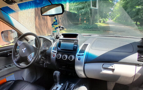 Mitsubishi Pajero Sport II рестайлинг, 2015 год, 2 125 000 рублей, 5 фотография