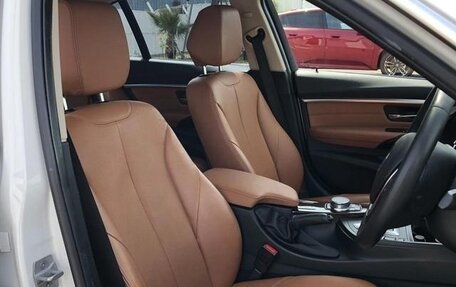 BMW 3 серия, 2017 год, 1 100 000 рублей, 16 фотография