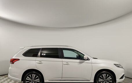 Mitsubishi Outlander III рестайлинг 3, 2022 год, 2 529 000 рублей, 4 фотография