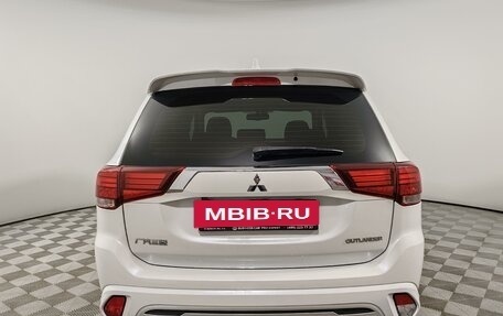 Mitsubishi Outlander III рестайлинг 3, 2022 год, 2 529 000 рублей, 6 фотография