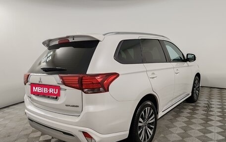Mitsubishi Outlander III рестайлинг 3, 2022 год, 2 529 000 рублей, 5 фотография