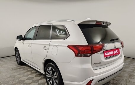 Mitsubishi Outlander III рестайлинг 3, 2022 год, 2 529 000 рублей, 7 фотография