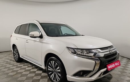 Mitsubishi Outlander III рестайлинг 3, 2022 год, 2 529 000 рублей, 3 фотография