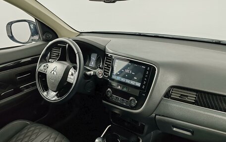 Mitsubishi Outlander III рестайлинг 3, 2022 год, 2 529 000 рублей, 11 фотография