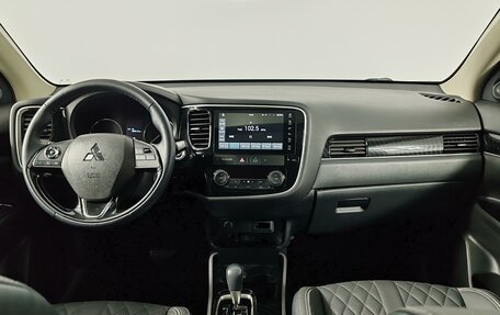 Mitsubishi Outlander III рестайлинг 3, 2022 год, 2 529 000 рублей, 14 фотография