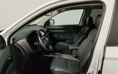 Mitsubishi Outlander III рестайлинг 3, 2022 год, 2 529 000 рублей, 16 фотография