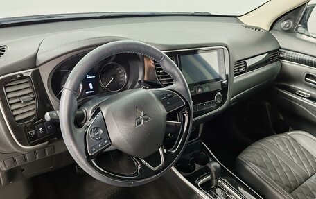 Mitsubishi Outlander III рестайлинг 3, 2022 год, 2 529 000 рублей, 19 фотография