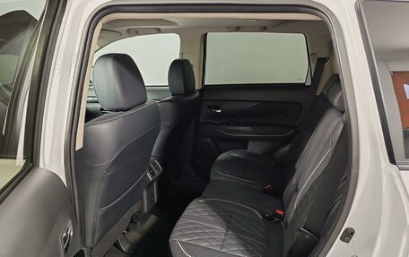 Mitsubishi Outlander III рестайлинг 3, 2022 год, 2 529 000 рублей, 12 фотография