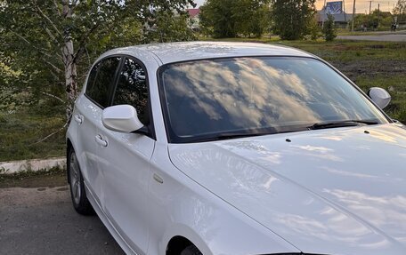 BMW 1 серия, 2011 год, 780 000 рублей, 2 фотография