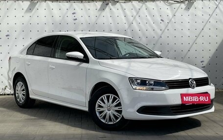 Volkswagen Jetta VI, 2012 год, 995 000 рублей, 2 фотография