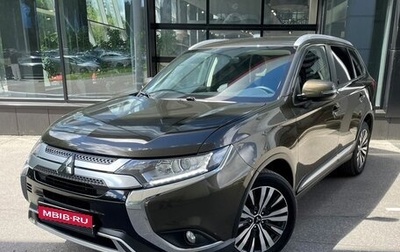 Mitsubishi Outlander III рестайлинг 3, 2020 год, 2 430 000 рублей, 1 фотография
