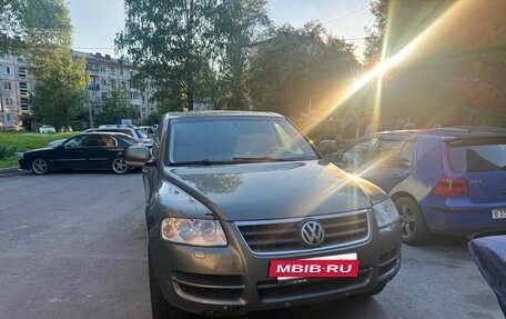 Volkswagen Touareg III, 2004 год, 630 000 рублей, 2 фотография