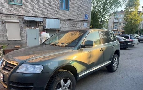 Volkswagen Touareg III, 2004 год, 630 000 рублей, 3 фотография