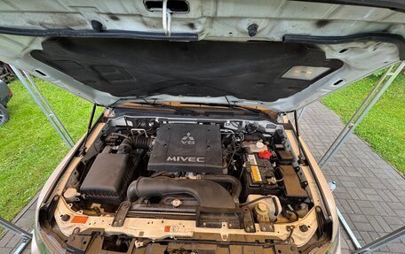 Mitsubishi Pajero IV, 2019 год, 3 650 000 рублей, 9 фотография