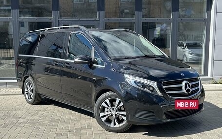 Mercedes-Benz V-Класс, 2017 год, 4 200 000 рублей, 3 фотография