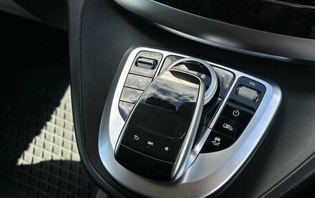 Mercedes-Benz V-Класс, 2017 год, 4 200 000 рублей, 28 фотография