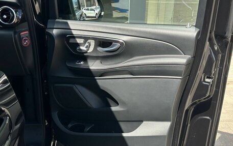 Mercedes-Benz V-Класс, 2017 год, 4 200 000 рублей, 26 фотография