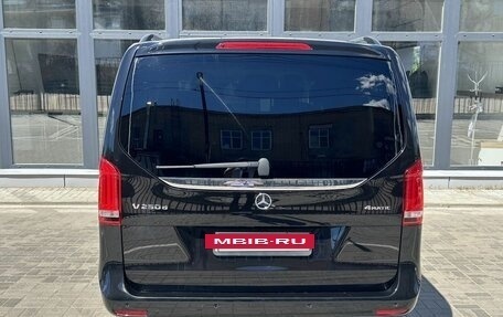 Mercedes-Benz V-Класс, 2017 год, 4 200 000 рублей, 22 фотография