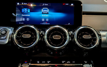 Mercedes-Benz GLB, 2021 год, 4 000 000 рублей, 15 фотография
