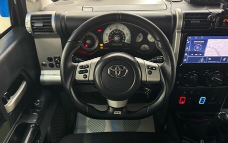 Toyota FJ Cruiser, 2011 год, 4 990 000 рублей, 10 фотография