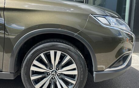 Mitsubishi Outlander III рестайлинг 3, 2020 год, 2 430 000 рублей, 3 фотография