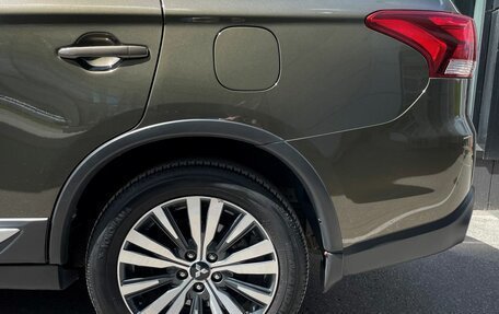 Mitsubishi Outlander III рестайлинг 3, 2020 год, 2 430 000 рублей, 6 фотография