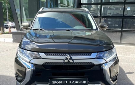 Mitsubishi Outlander III рестайлинг 3, 2020 год, 2 430 000 рублей, 8 фотография