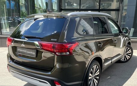 Mitsubishi Outlander III рестайлинг 3, 2020 год, 2 430 000 рублей, 7 фотография