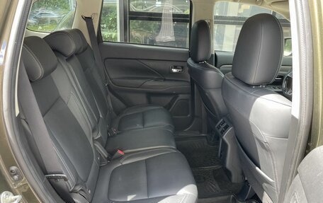 Mitsubishi Outlander III рестайлинг 3, 2020 год, 2 430 000 рублей, 13 фотография