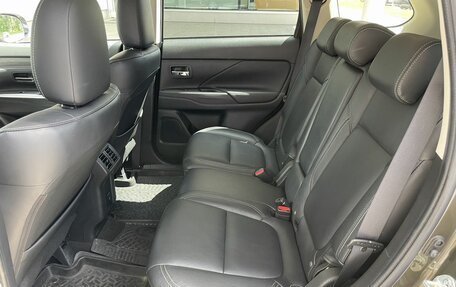 Mitsubishi Outlander III рестайлинг 3, 2020 год, 2 430 000 рублей, 15 фотография