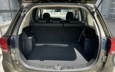 Mitsubishi Outlander III рестайлинг 3, 2020 год, 2 430 000 рублей, 14 фотография