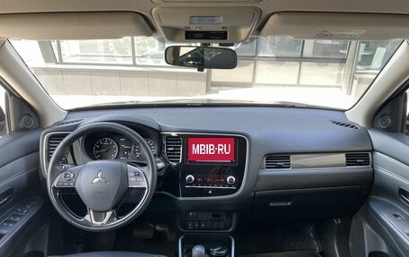Mitsubishi Outlander III рестайлинг 3, 2020 год, 2 430 000 рублей, 18 фотография