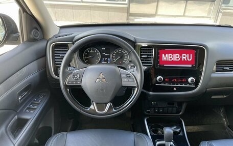 Mitsubishi Outlander III рестайлинг 3, 2020 год, 2 430 000 рублей, 19 фотография