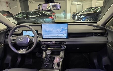 Toyota RAV4, 2026 год, 3 875 000 рублей, 29 фотография
