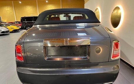 Rolls-Royce Phantom VII рестайлинг, 2013 год, 109 000 000 рублей, 7 фотография