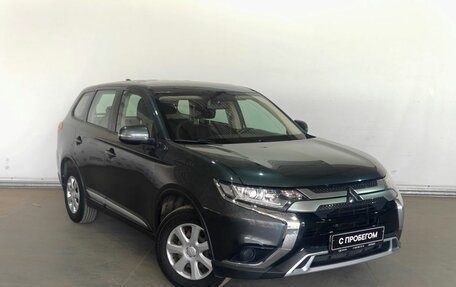 Mitsubishi Outlander III рестайлинг 3, 2019 год, 1 550 000 рублей, 3 фотография