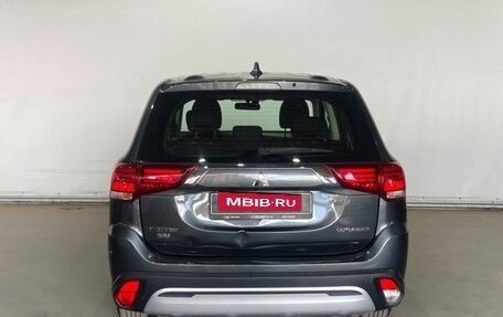 Mitsubishi Outlander III рестайлинг 3, 2019 год, 1 550 000 рублей, 5 фотография