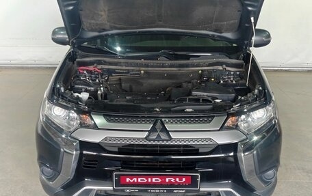 Mitsubishi Outlander III рестайлинг 3, 2019 год, 1 550 000 рублей, 17 фотография
