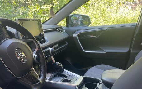 Toyota RAV4, 2020 год, 3 850 000 рублей, 2 фотография