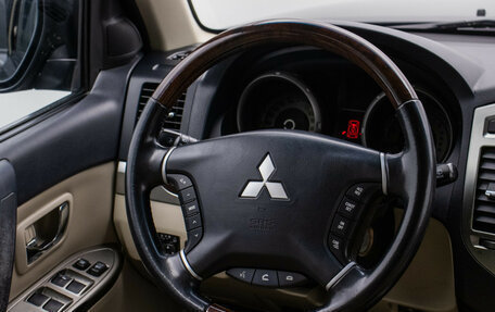 Mitsubishi Pajero IV, 2017 год, 2 880 000 рублей, 17 фотография